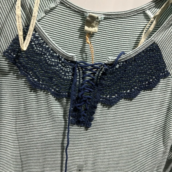 New Buckle gimmicks long sleeve top - Picture 2 of 6